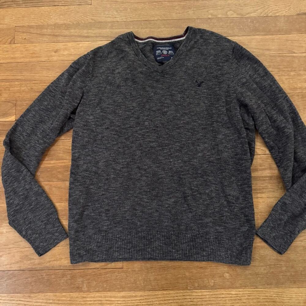American Eagle gray V-neck long sleeve sweater shirt top size medium M
b57